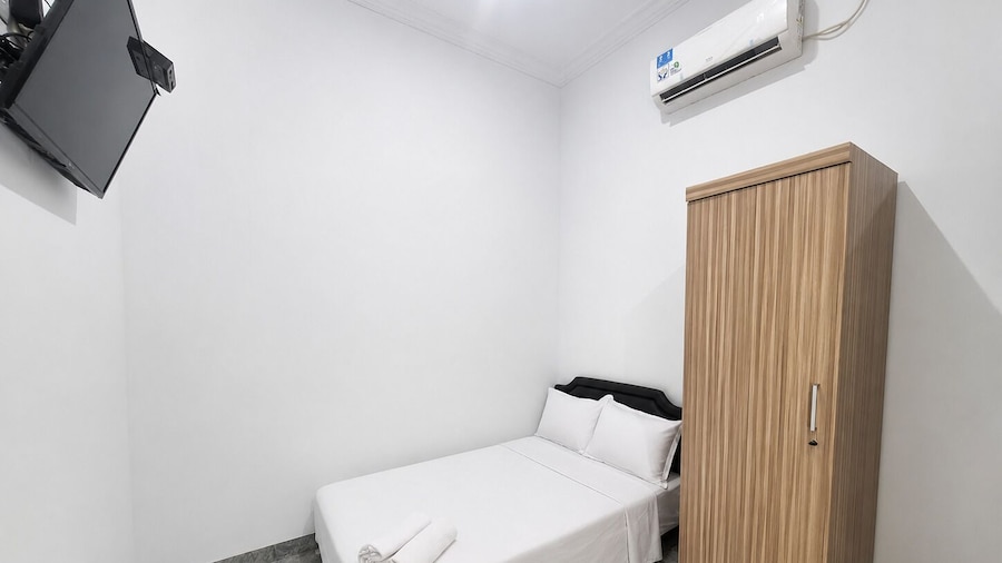 Hotel O near Mitra Plumbon Hospital