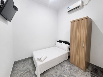 Hotel O near Mitra Plumbon Hospital