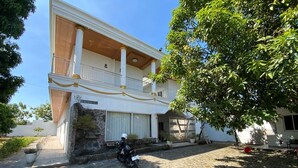 Mặt tiền nơi lưu trú