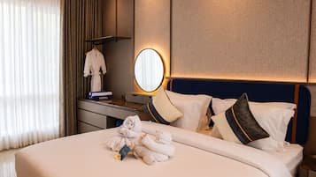 In-room safe, desk, bed sheets