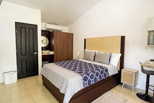 Room - Studio with Shared Pool, Lanai, Water Views (Playas del Coco)