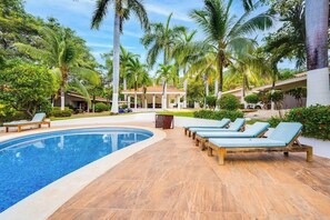 Pool - Studio with Shared Pool, Lanai, Water Views (Playas del Coco)
