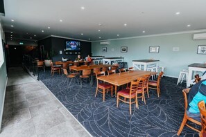 Dining - Holmesville Hotel (Holmesville)