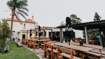 Tempat makan outdoor