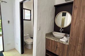 Bathroom - Studio with Shared Pool, Lanai, Water Views (Playas del Coco)