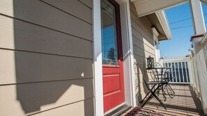 A house with a red door, a covered porch with a metal railing, and a window with a view of the sky. - Baby Bliss by Avantstay Steps to Dining + Shops Paso Robles Wine Country (Paso Robles)