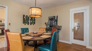 A dining area with a round table, multiple chairs, a hanging light fixture, and wall art. - The Sycamore by Avantstay Fenced Yard + BBQ Walk to Downtown Wineries (Paso Robles)