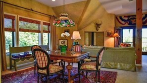 A dining area with a wooden table, chairs, and a chandelier. - Orchard Hill Farm by Avantstay Vineyard Views + Fire Pit + BBQ Countryside Wine Country (Paso Robles)