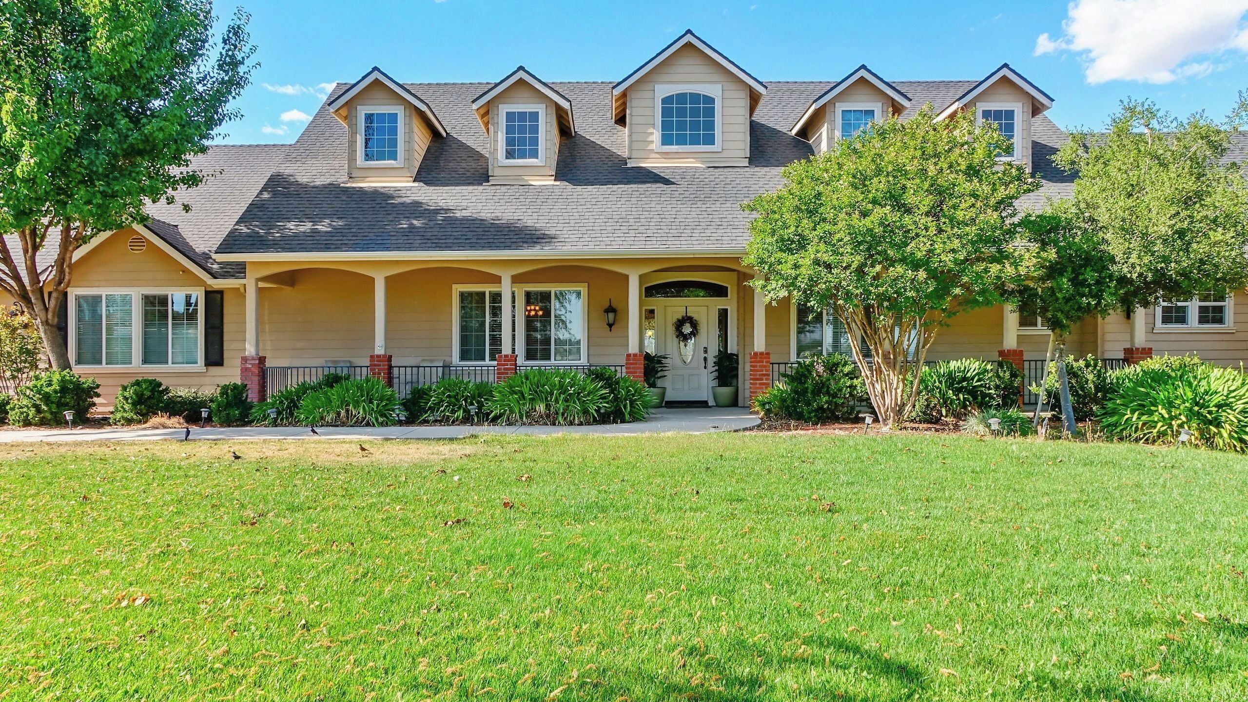 House (4 Bedrooms) | Front of property