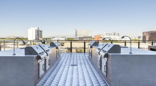 Property grounds - Landing | Modern 1BD, Rooftop Lounge, Courtyard (Orlando)