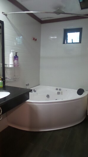Bathroom - SAKURA BUILDING HOTEL & RESTAURAND (PHUONG HAI HUONG)