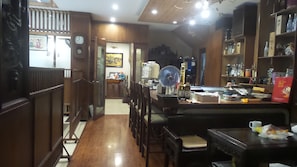 Dining - SAKURA BUILDING HOTEL & RESTAURAND (PHUONG HAI HUONG)
