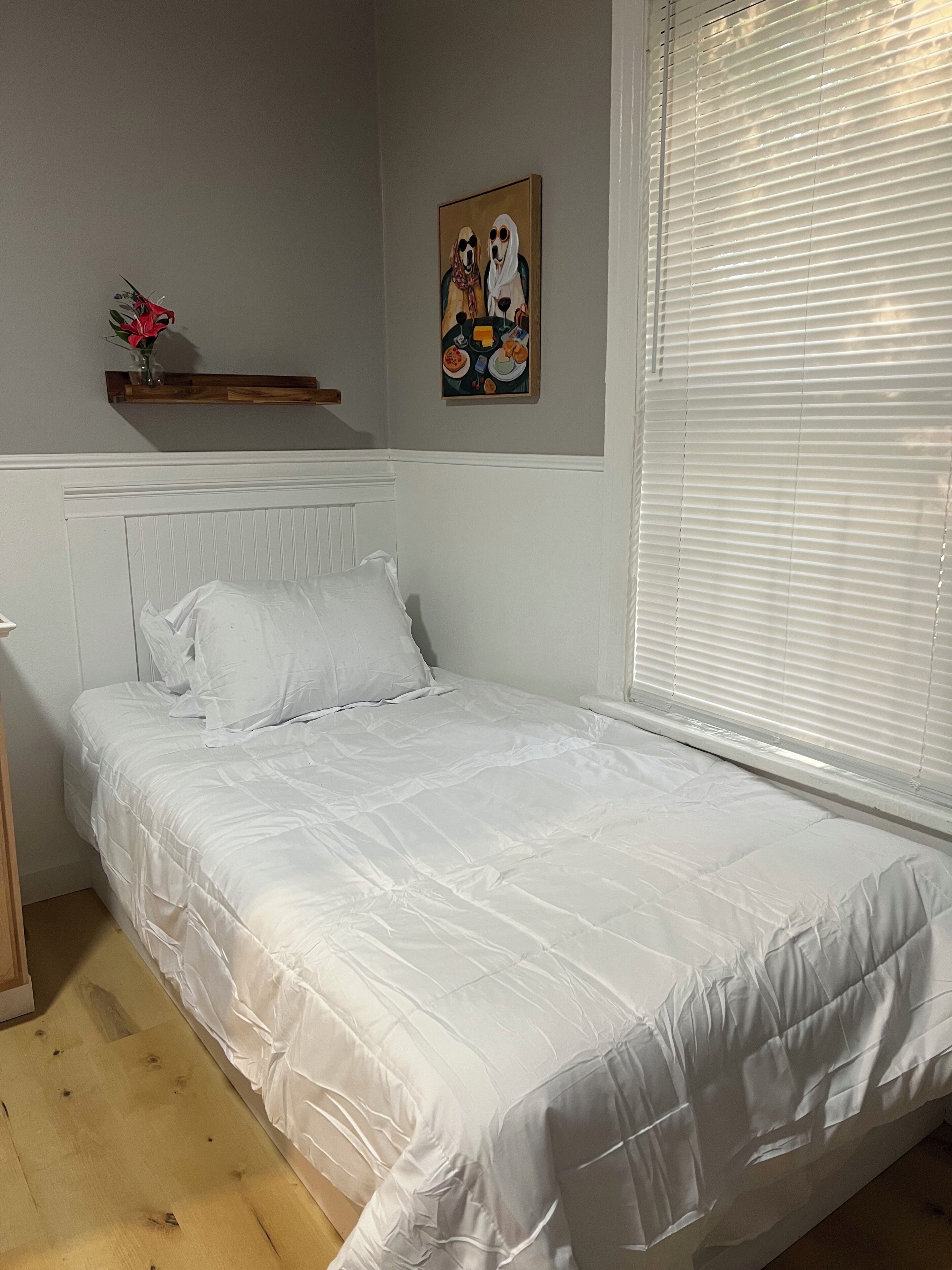 WiFi, bed sheets
