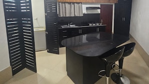 19-1 - 1 Bedroom | Dining - Holiday Hire Fiji (Lautoka)