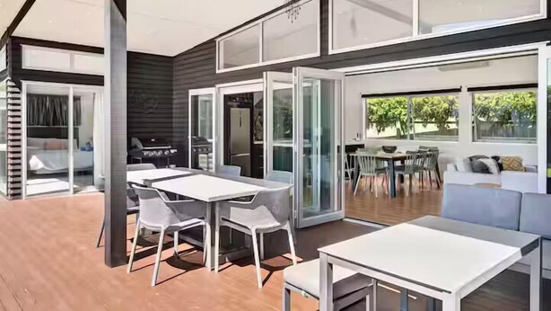Outdoor dining - 4 bedroom house with Spa short walk to the square (Martinborough)