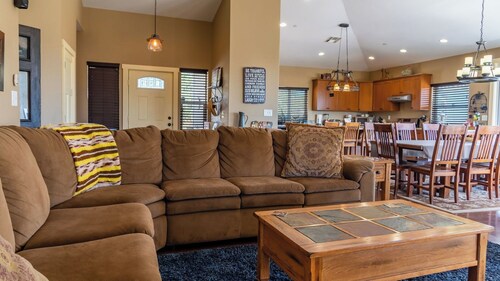 Hope's Place by Avantstay Hilltop Views + Game Room Near Lake Nacimiento