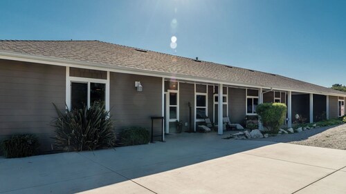 Hope's Place by Avantstay Hilltop Views + Game Room Near Lake Nacimiento