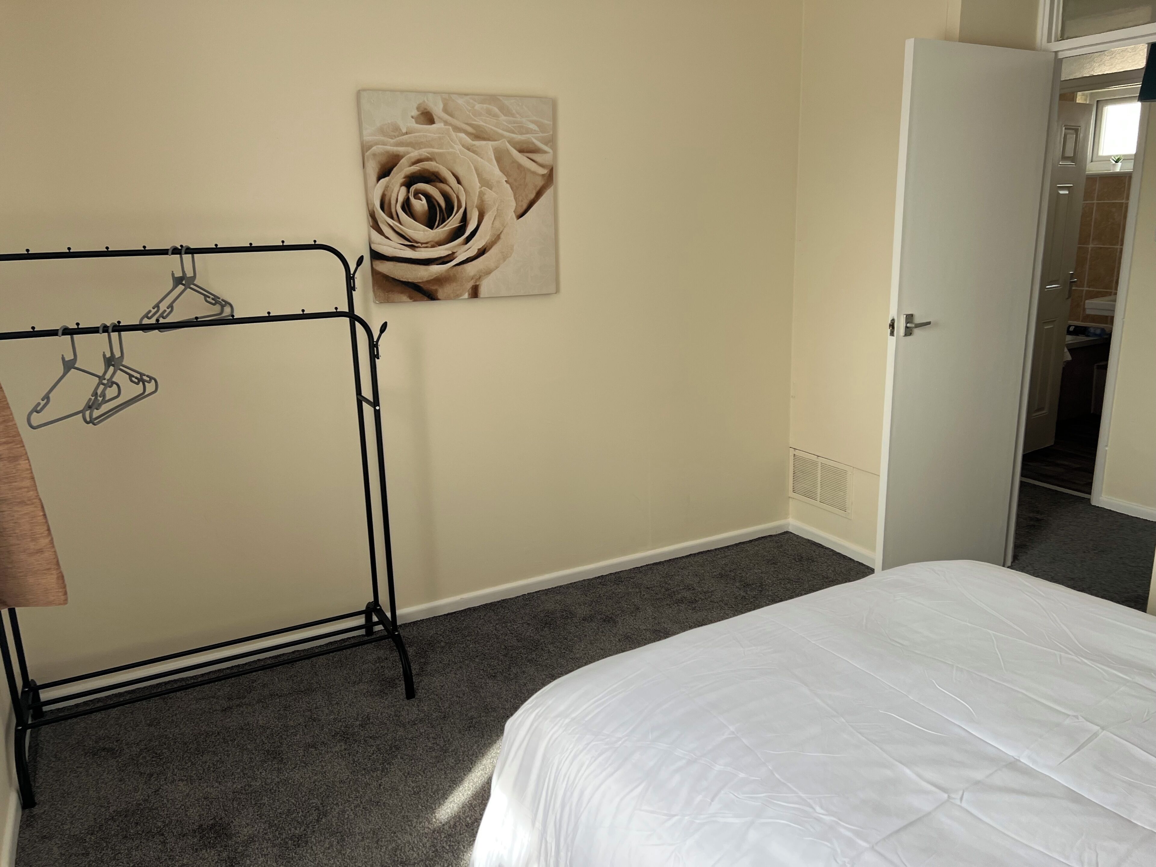 Iron/ironing board, WiFi, bed sheets