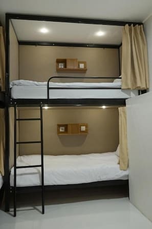 Shared Dormitory, Mixed Dorm, Non Smoking | In-room safe, laptop workspace, soundproofing