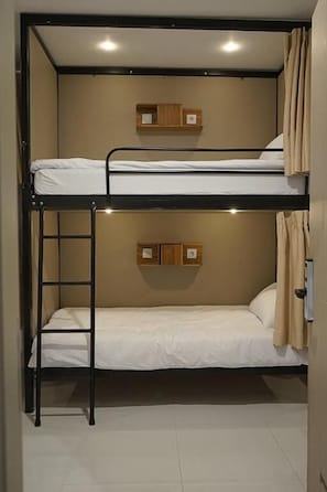 共用宿舍, 僅限女士, 非吸煙房 | 房內夾萬、手提電腦工作空間、隔音、熨斗/熨衫板
