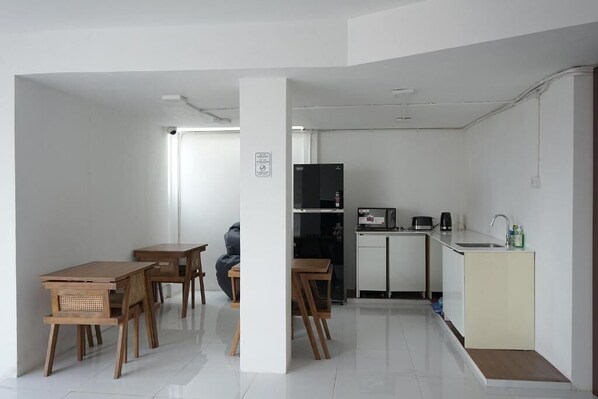 Full-size fridge, microwave