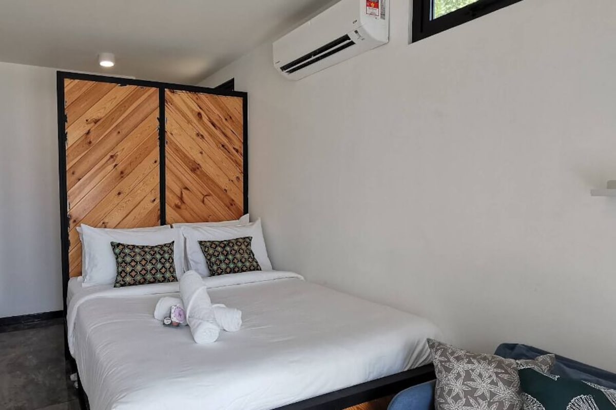 In-room safe, blackout curtains, soundproofing