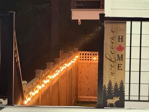 A wooden gate with a welcome sign and a moose illustration, leading to a building with a white facade. - Cozy Modern 1BR Suite, Workspace, Laundry & Coffee (Langford)