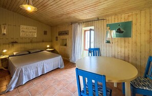 5 bedrooms, travel crib, WiFi (free)