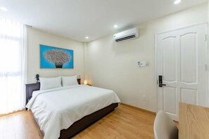 In-room safe, desk, blackout curtains, soundproofing - Edoya Hotel Dong Khoi (Sai Gon ward)