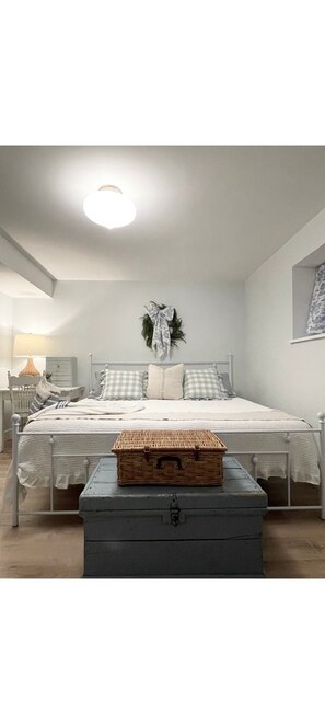 1 bedroom, WiFi, bed sheets - Fort Langley| Cottage Suite (Langley Township)