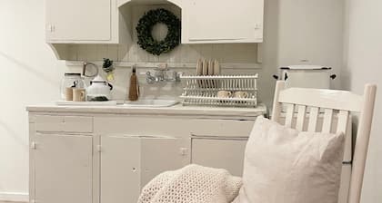 Fort Langley| Cottage Suite