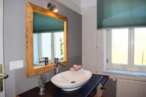 Bathroom - Vrbo Property (Geisa)