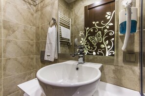 Classic Room, Balcony | Bathroom | Shower, hair dryer, slippers, towels - Taksim Cihangir Fidan Rezidans Hotel  (beyoğlu)