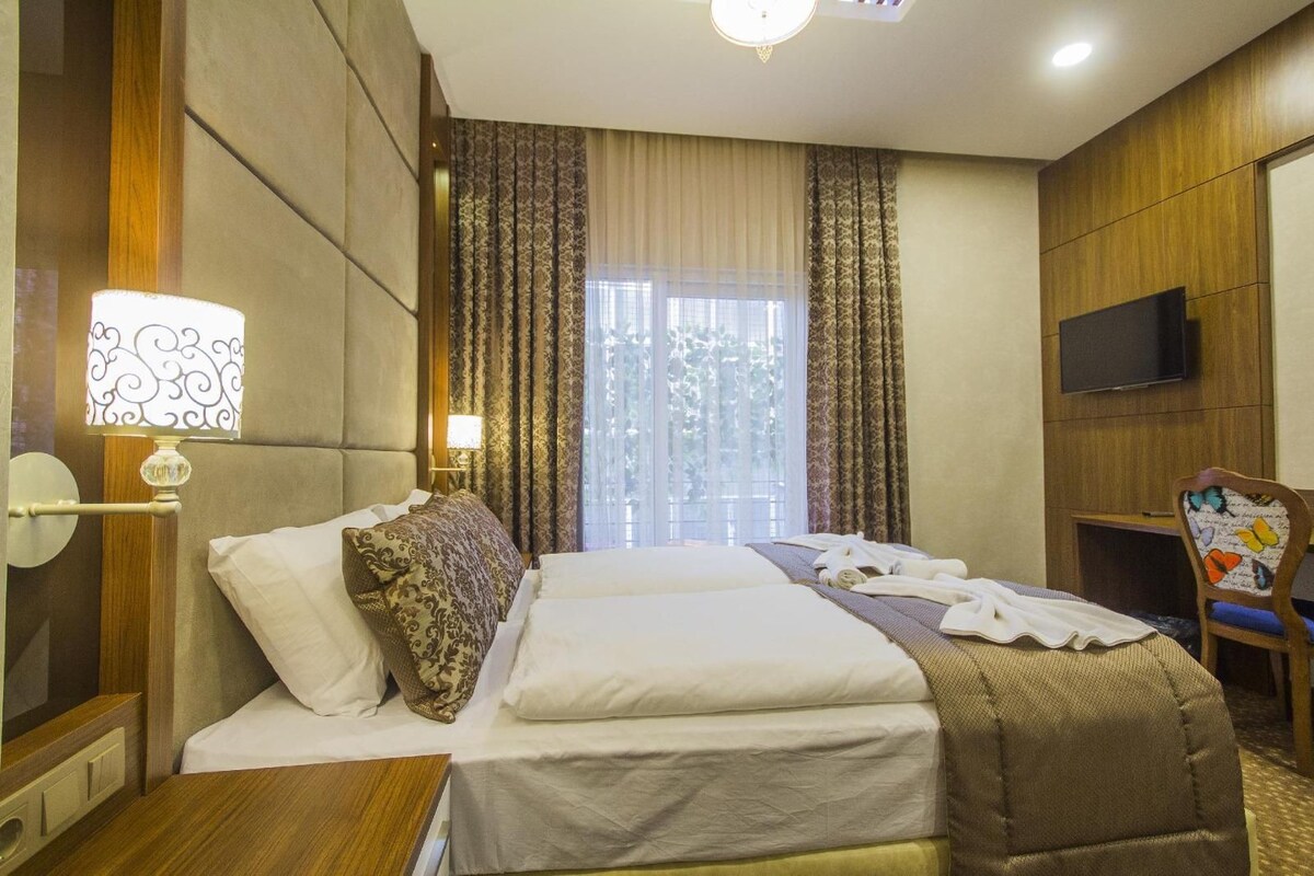 In-room safe, desk, blackout drapes, soundproofing