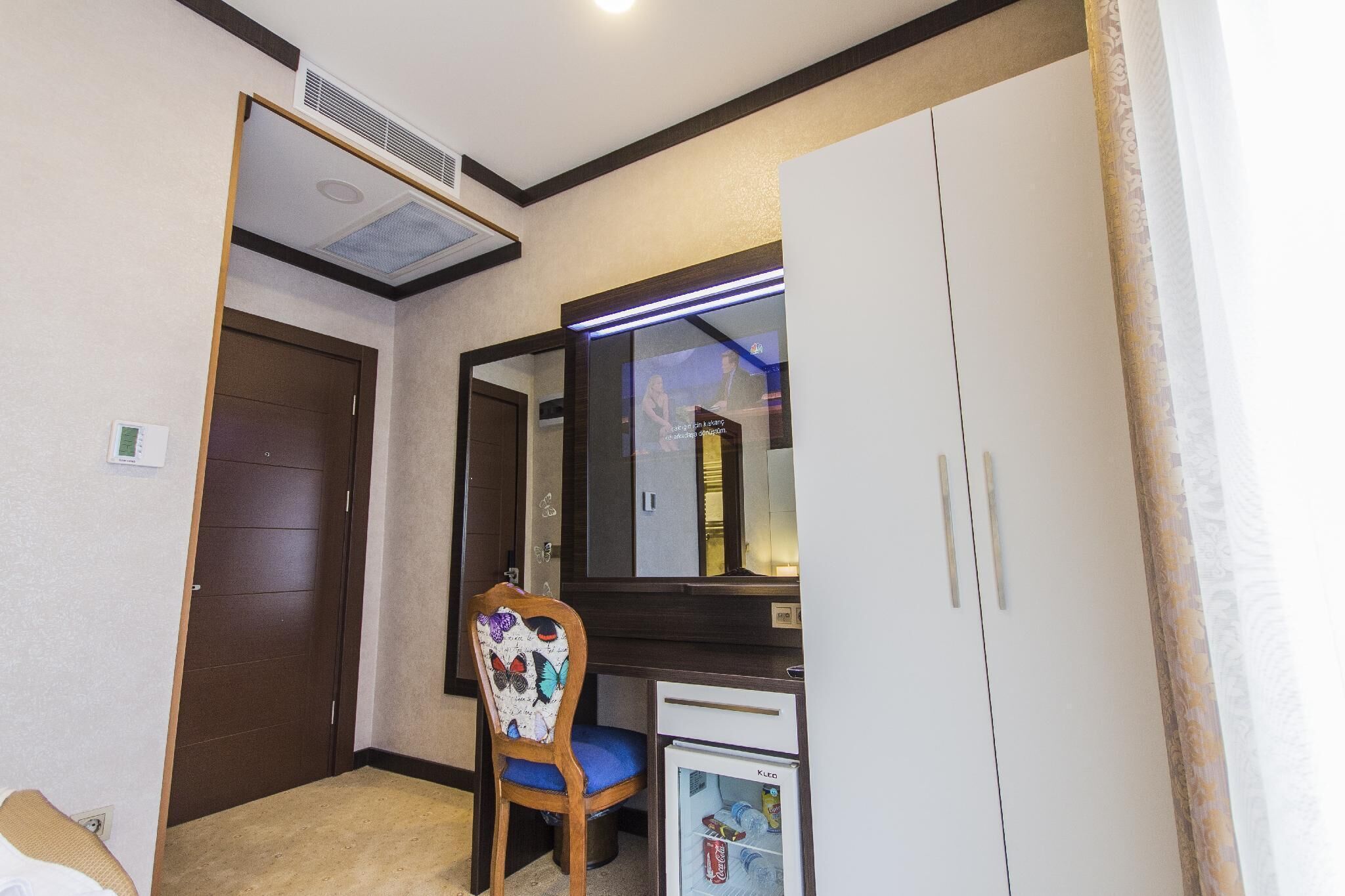 Deluxe Double Room, Balcony | Interior