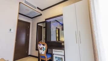 Deluxe Double Room, Balcony | Interior