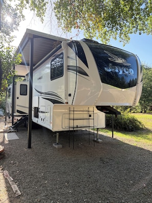 Property grounds - Cozy Camper for Work Travelers & Families (Paris)