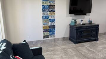 Smart TV, books, stereo