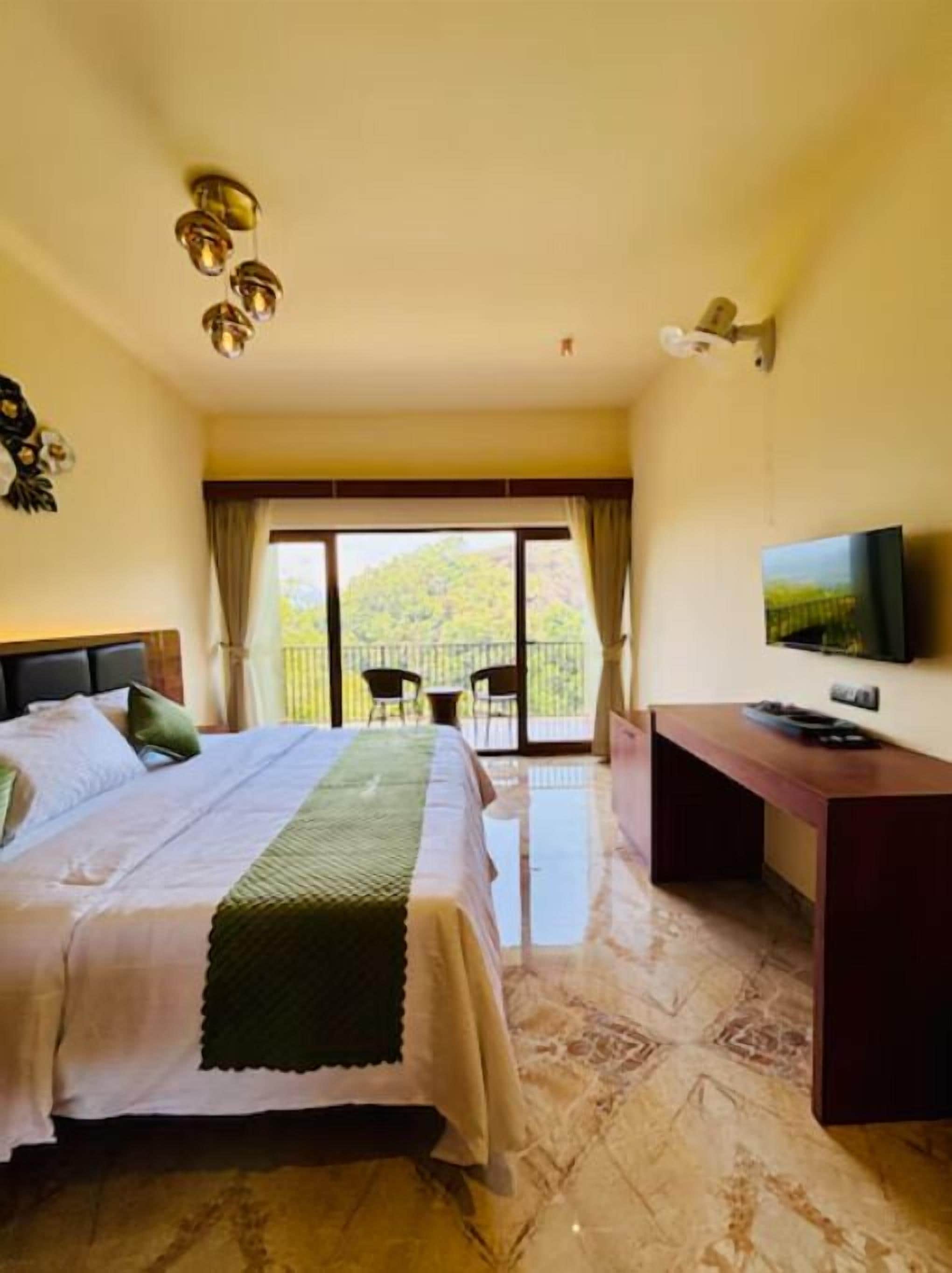 Standard Suite, Balcony, Mountain View | WiFi (free)