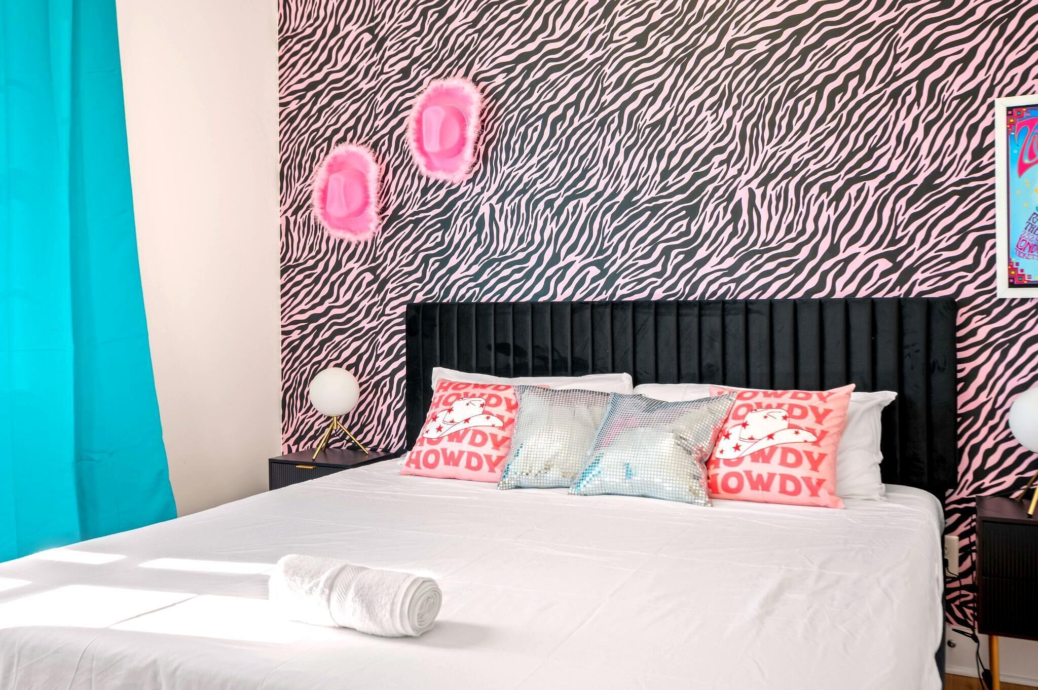 Iron/ironing board, WiFi (free), bed sheets