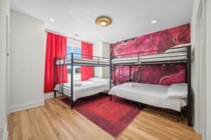 Room - The Encore - Rooftop Hot Tub/Game Room/Sleeps 12 (Nashville)