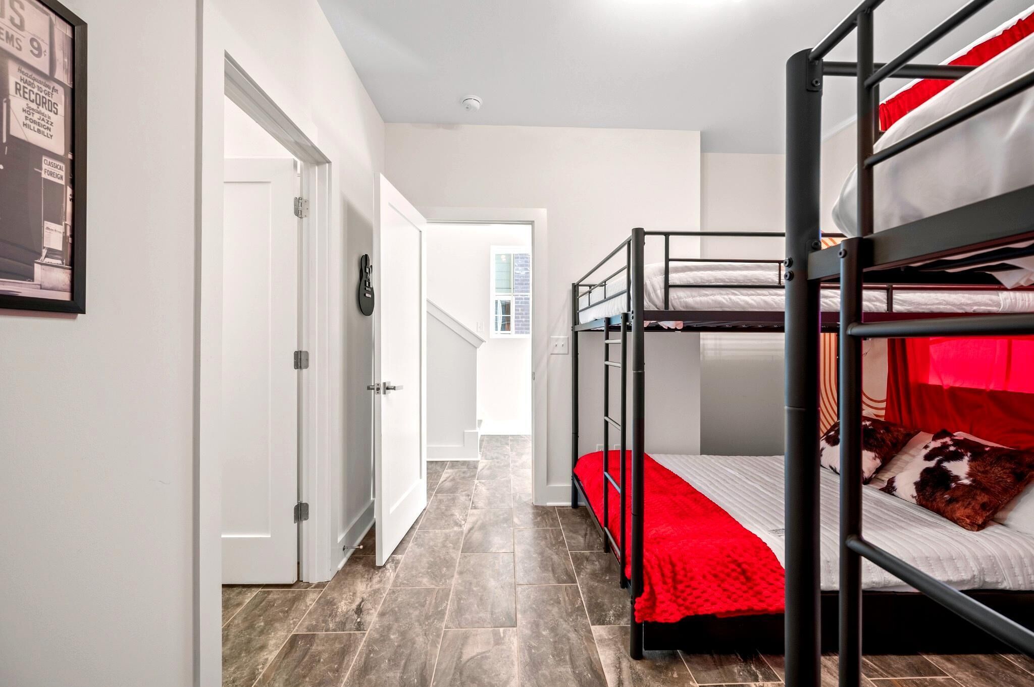 Iron/ironing board, WiFi (free), bed sheets