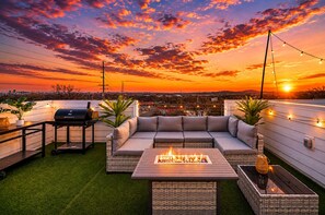Terrace/patio - The Encore - Rooftop Hot Tub/Game Room/Sleeps 12 (Nashville)