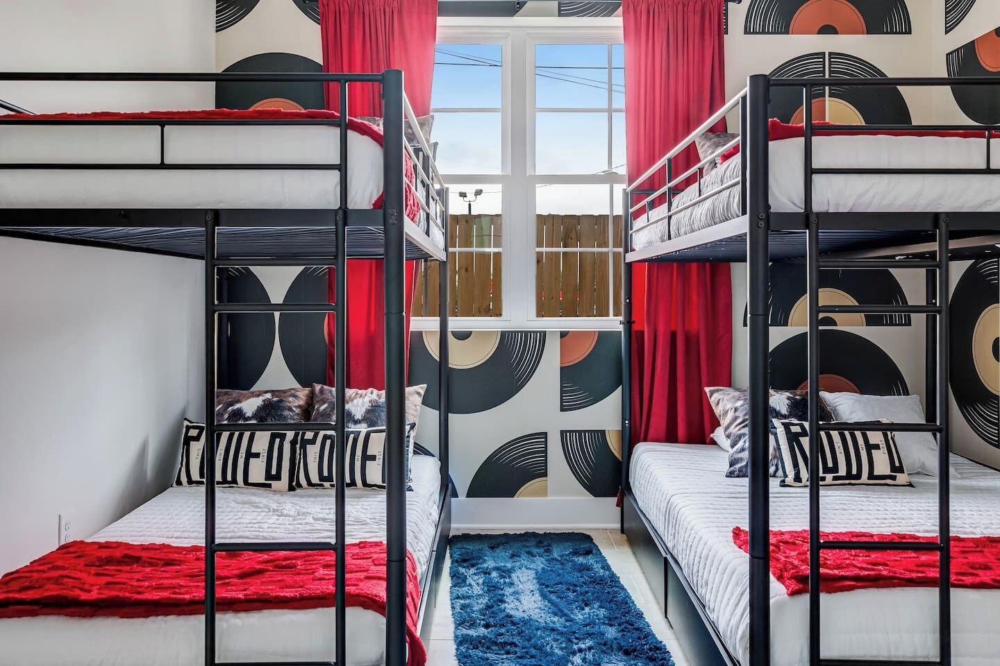 Iron/ironing board, WiFi (free), bed sheets