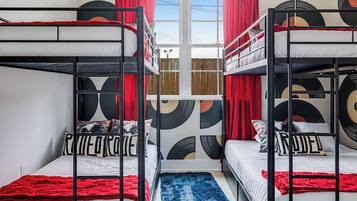 Iron/ironing board, WiFi (free), bed sheets
