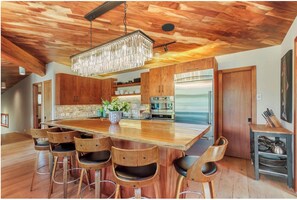 Private kitchen - Private Wooded Breck Retreat - Sauna, Wet Bar & Mtn Views (Breckenridge)