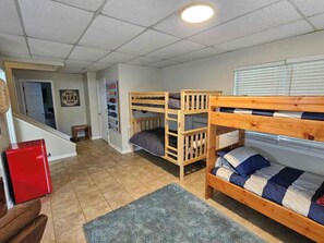 Room - Charming Lakehouse in the Woods, Year Round Beauty (Wedowee)
