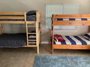 Room - Charming Lakehouse in the Woods, Year Round Beauty (Wedowee)