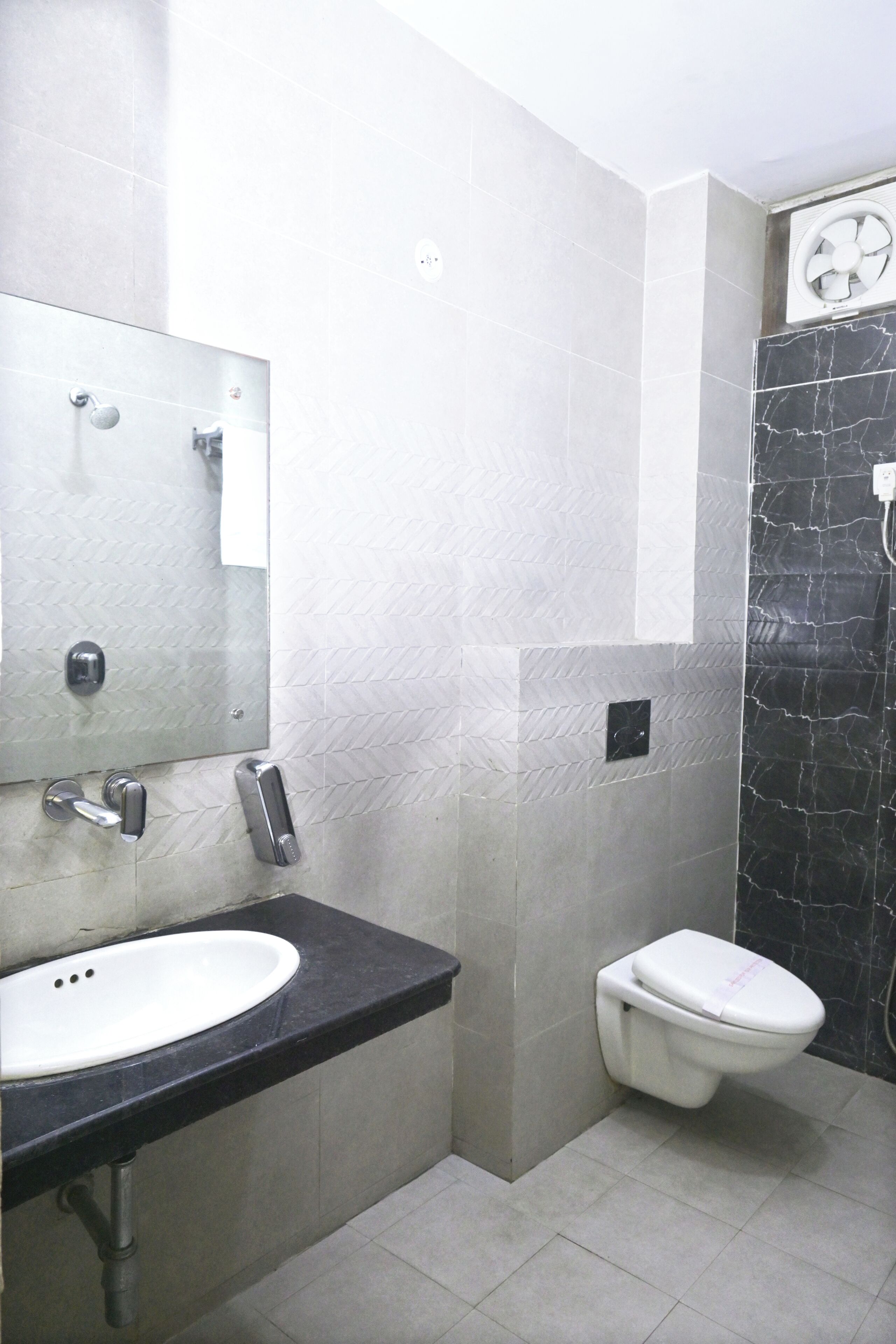 Ducha, toallas, jabón, shampoo