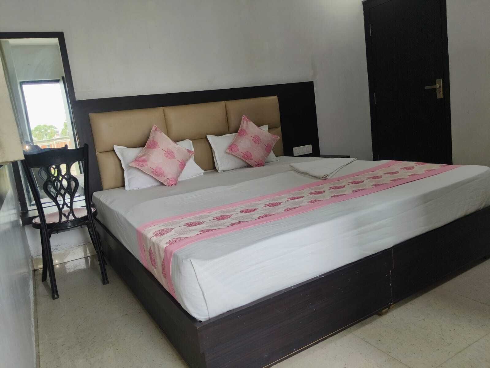 Deluxe Double Room | Free WiFi
